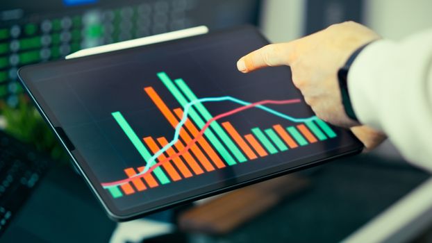 Mastering Data Dashboards: Transform Data into Business Insights & Decisions